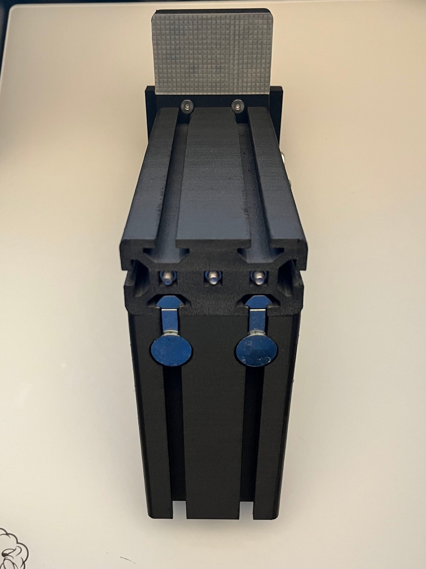 Metric 4080 Extrusion - Desk Mount